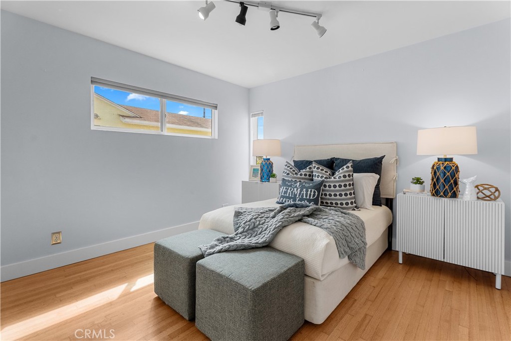929 Lomita