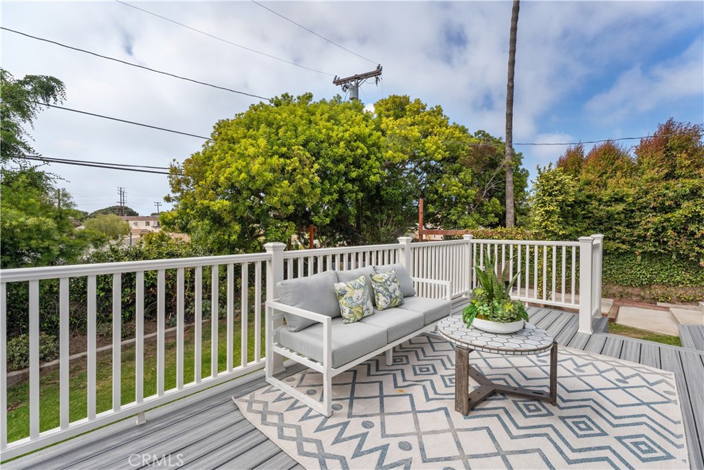929 Lomita