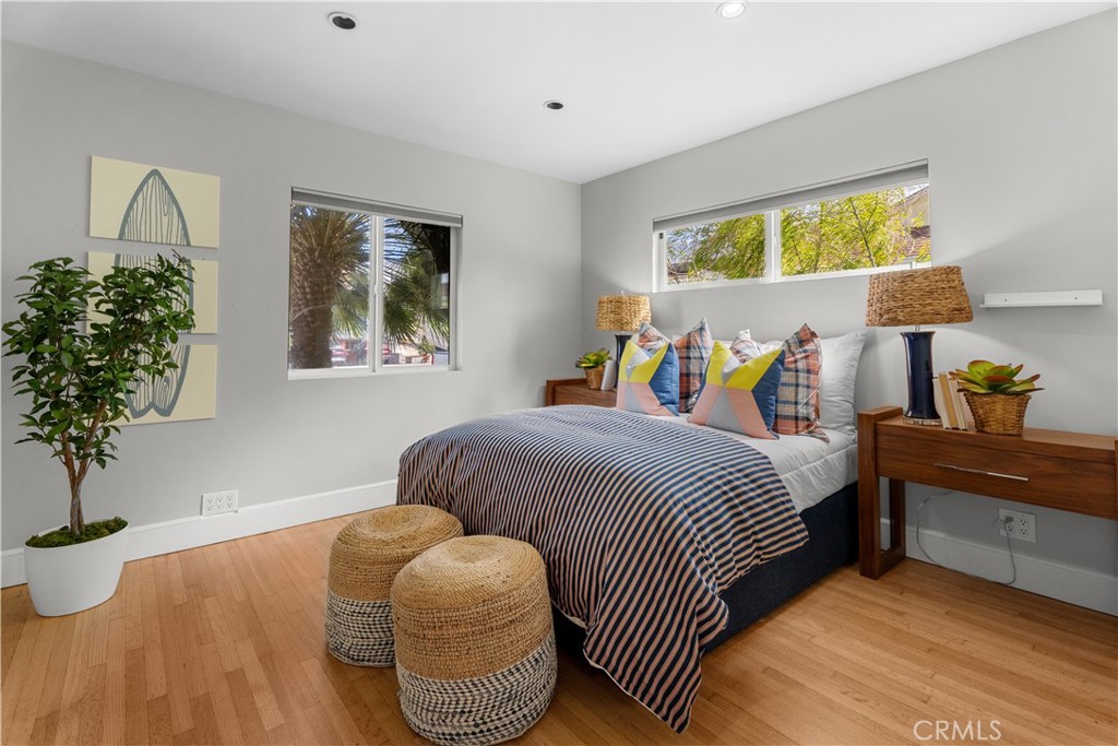 929 Lomita