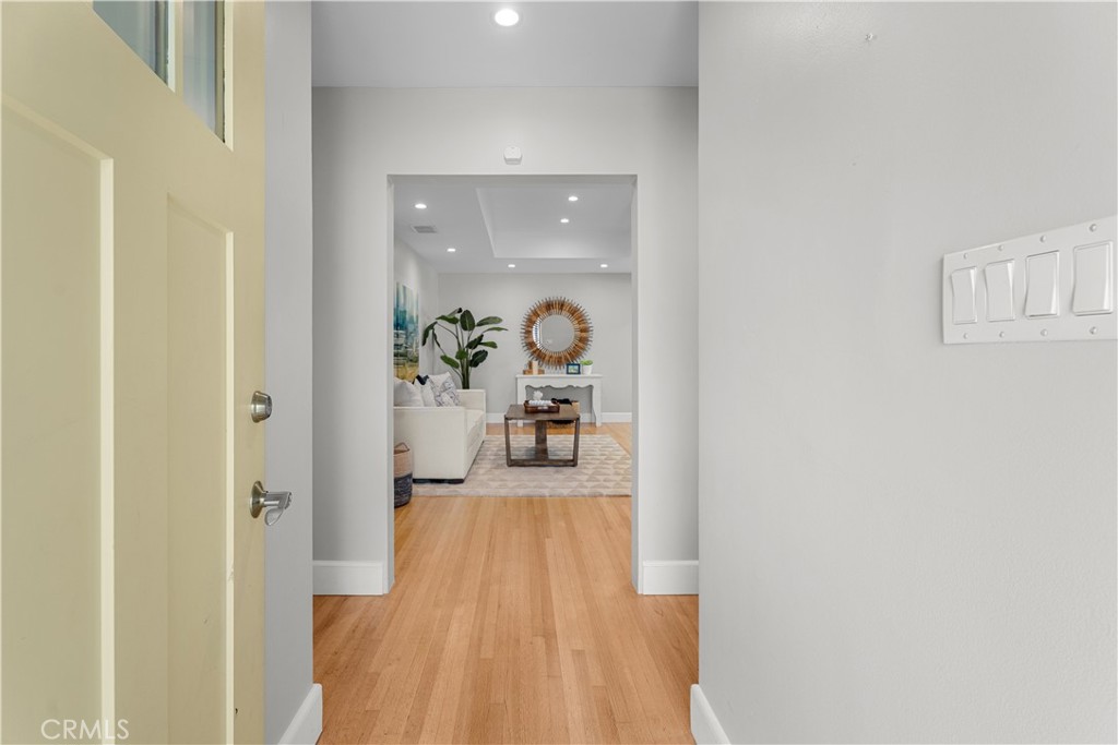 929 Lomita