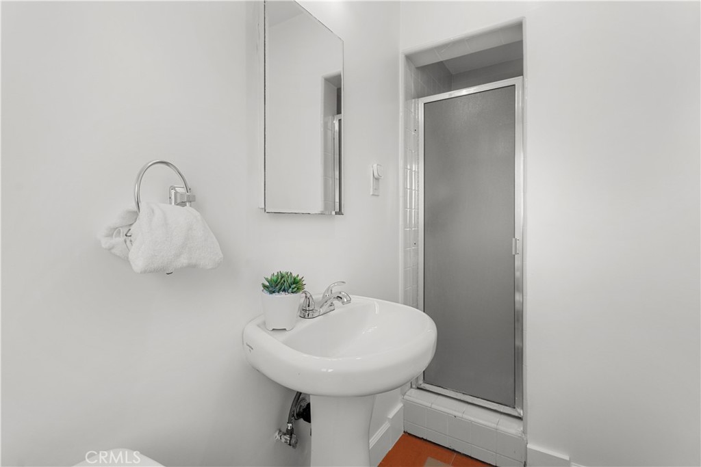 929 Lomita