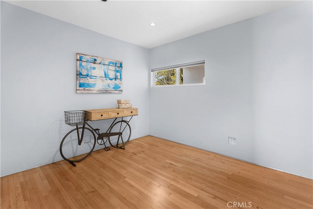 929 Lomita