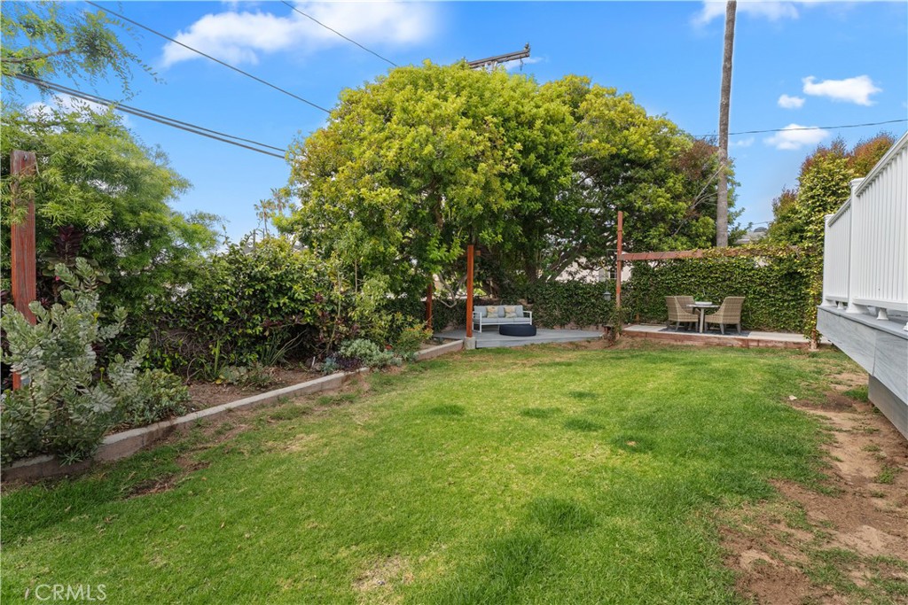 929 Lomita