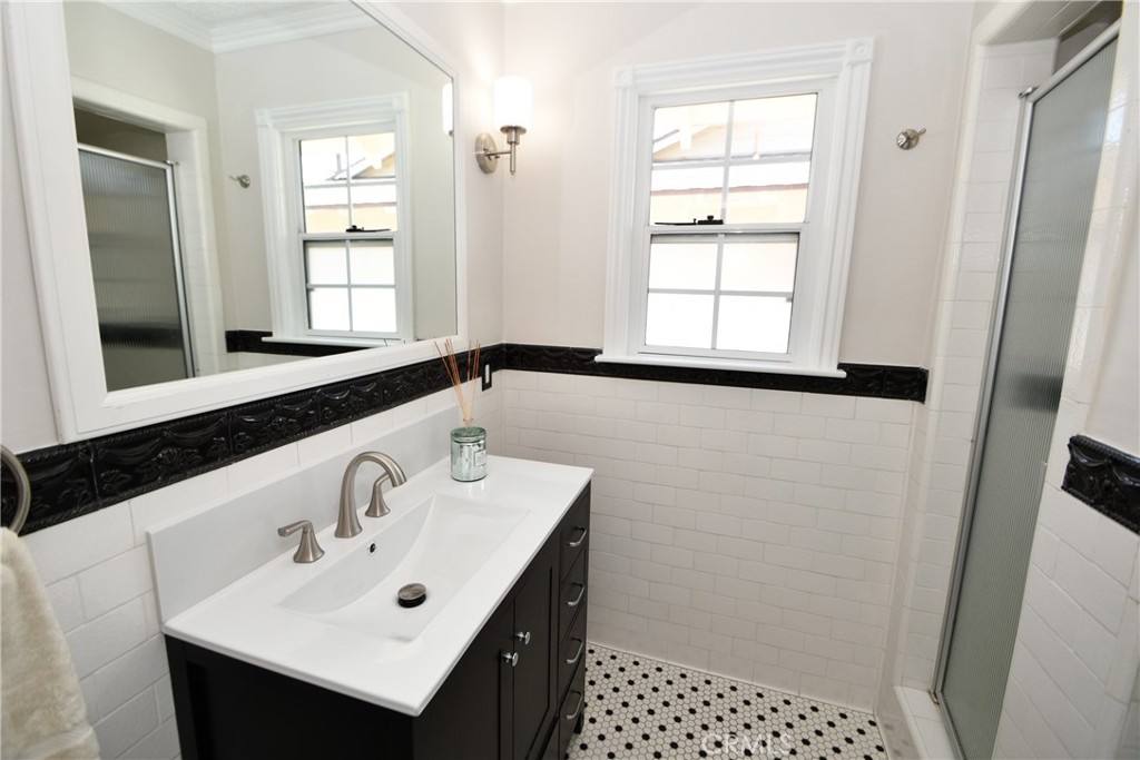 2326 W 183rd