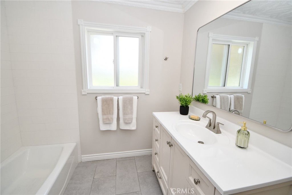 2326 W 183rd