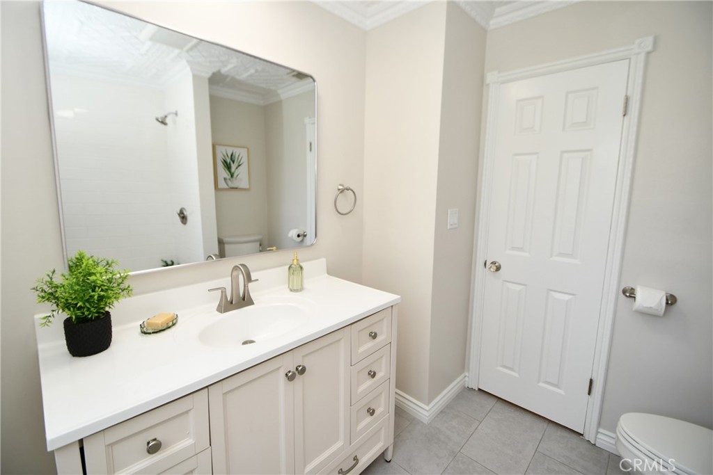 2326 W 183rd