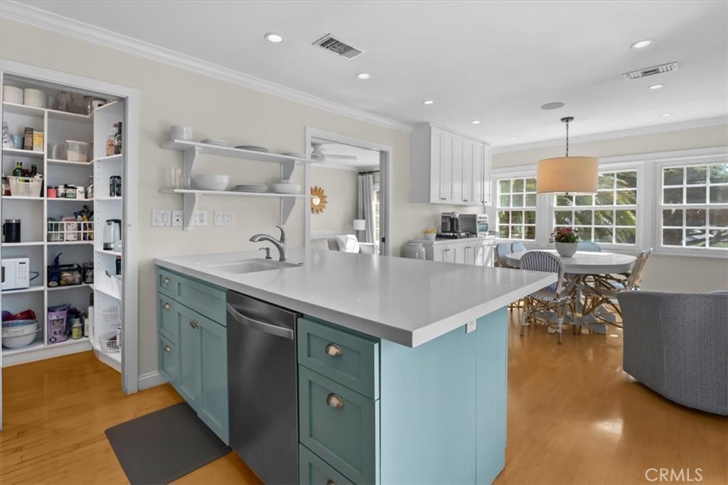 830 Sheldon