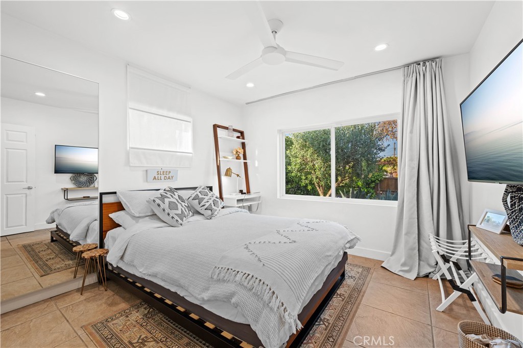 1121 S Eucalyptus