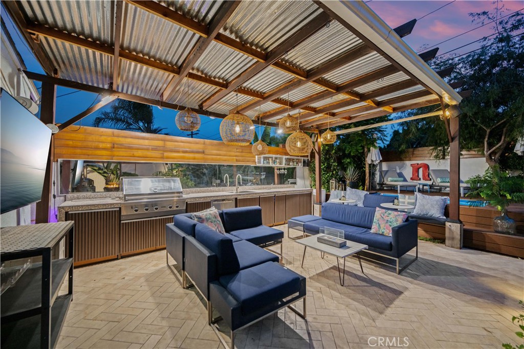 1121 S Eucalyptus