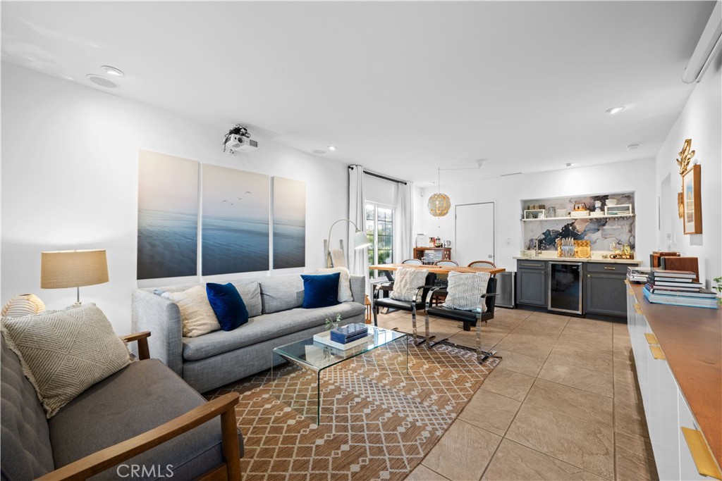 1121 S Eucalyptus