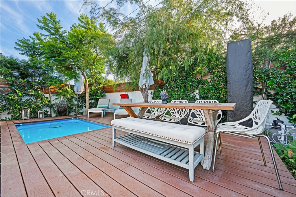 1121 S Eucalyptus