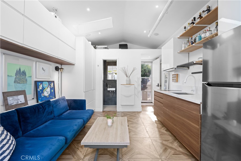 1121 S Eucalyptus