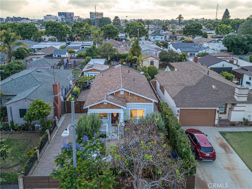 1121 S Eucalyptus