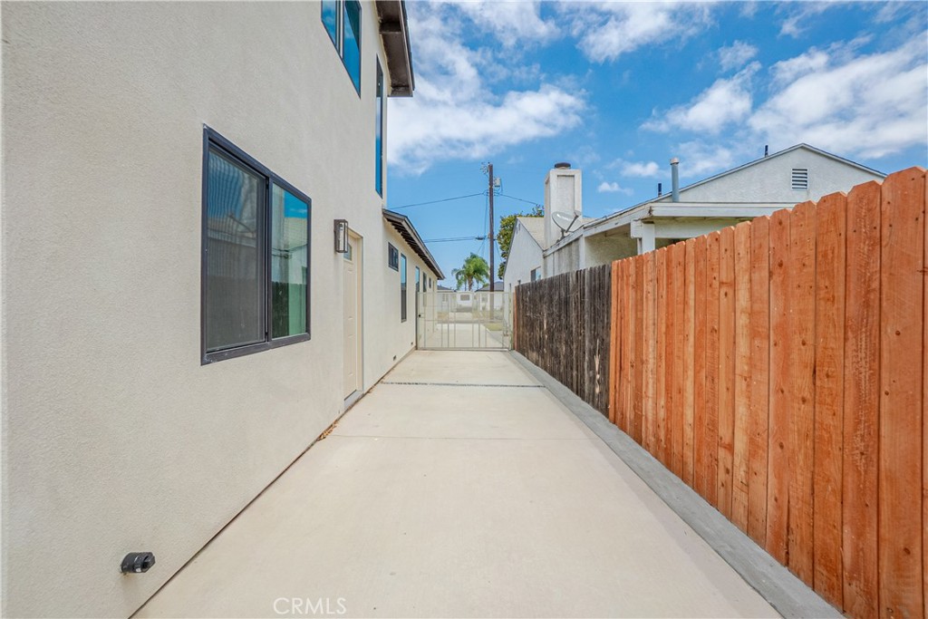 1614 W 214th
