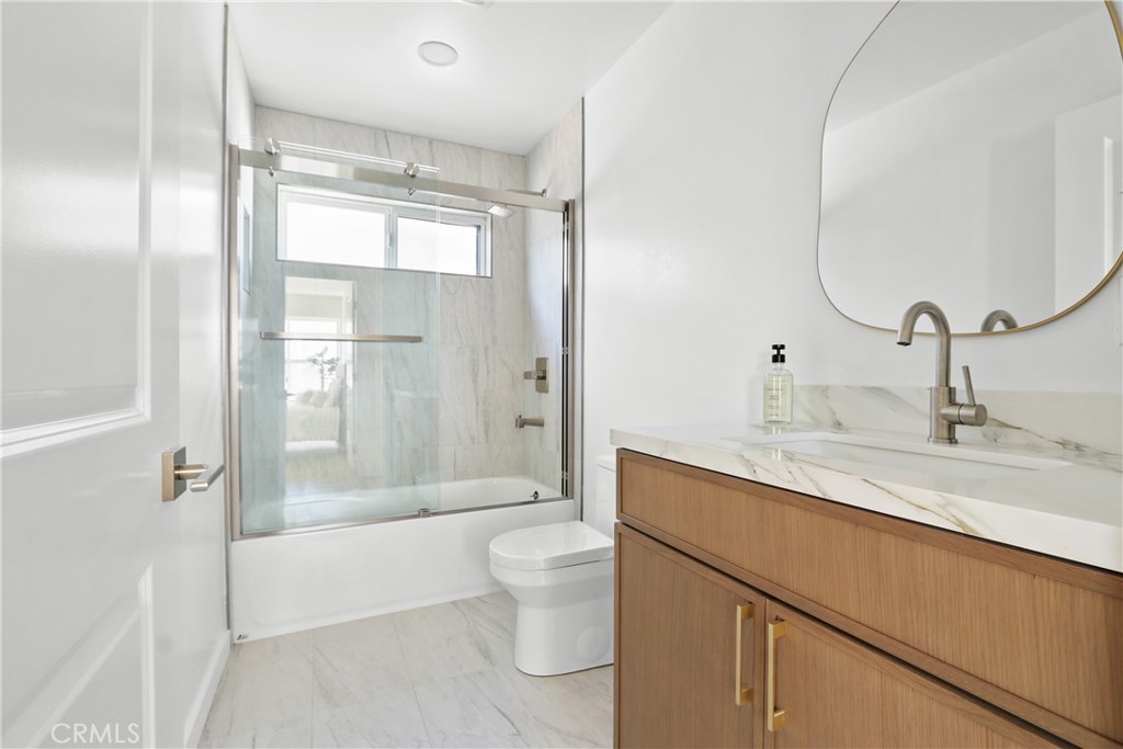1614 W 214th
