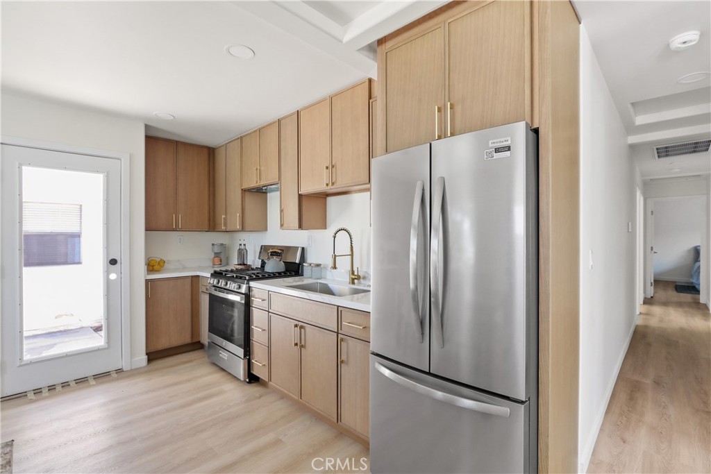 1614 W 214th
