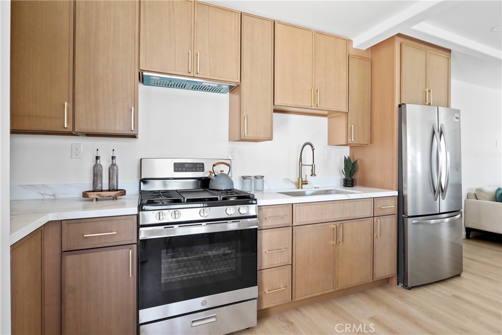 1614 W 214th
