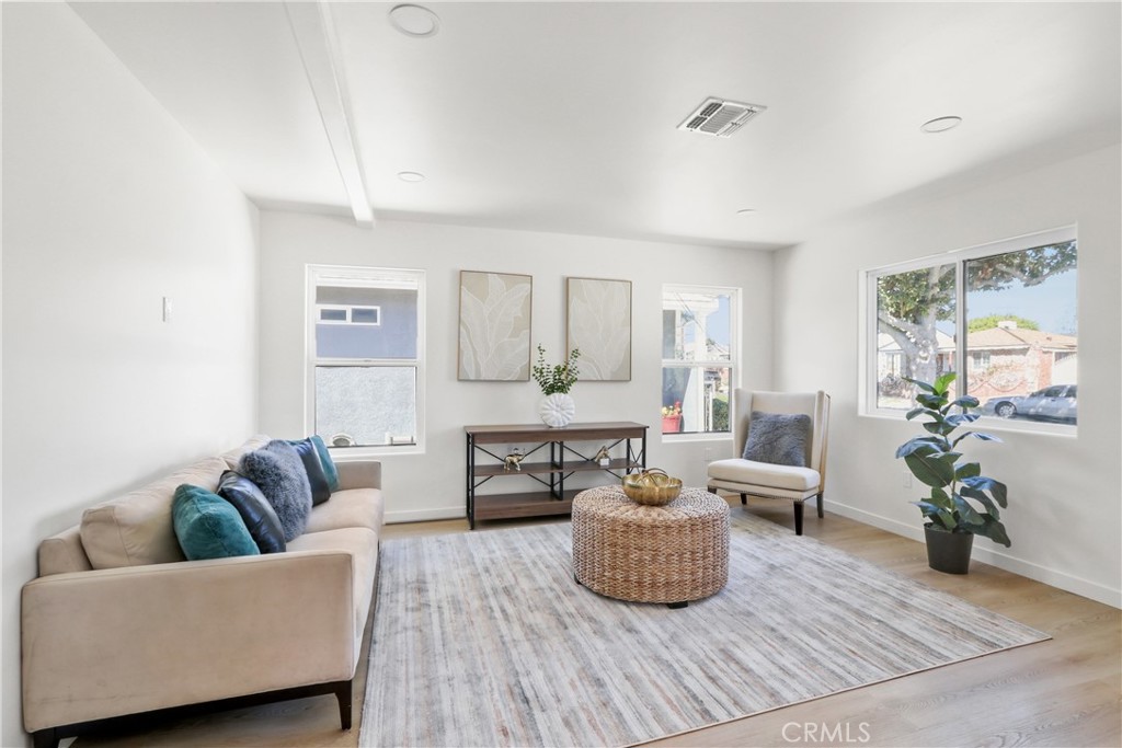 1614 W 214th