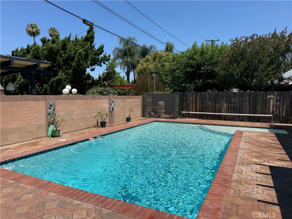 223 N Garsden