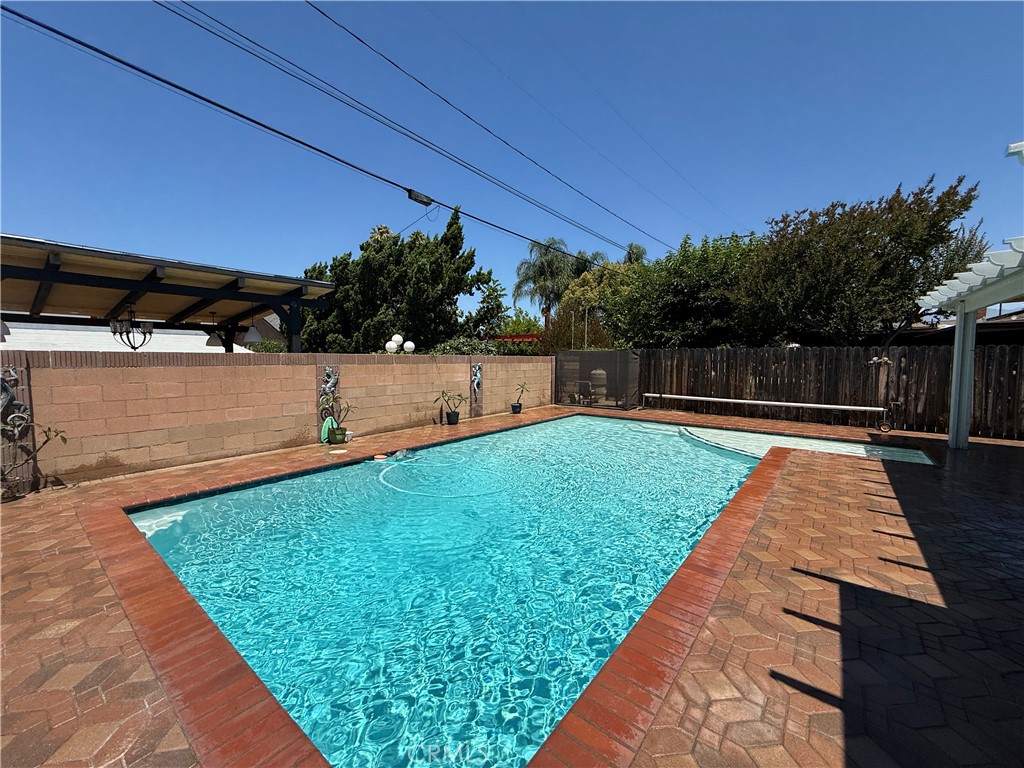 223 N Garsden