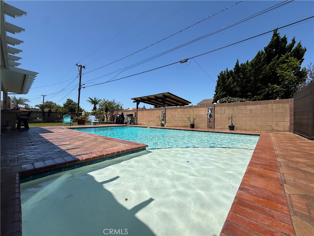 223 N Garsden