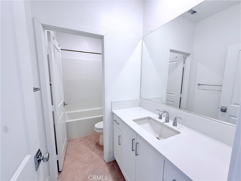 2750 W 182nd 111