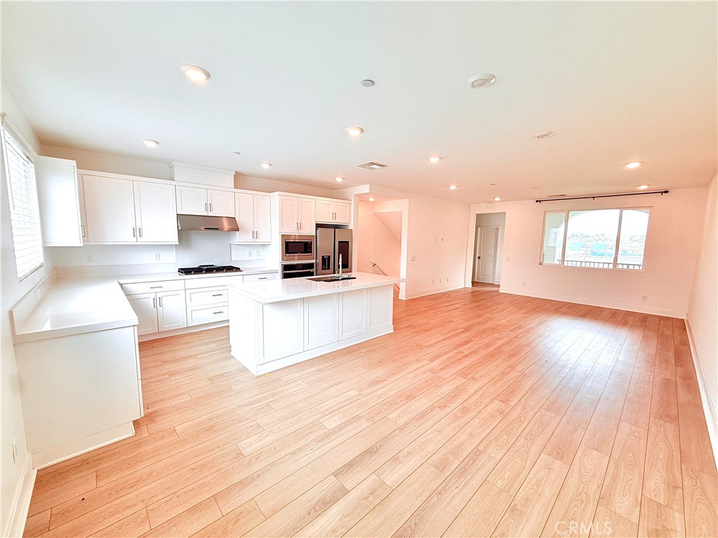 2750 W 182nd 111
