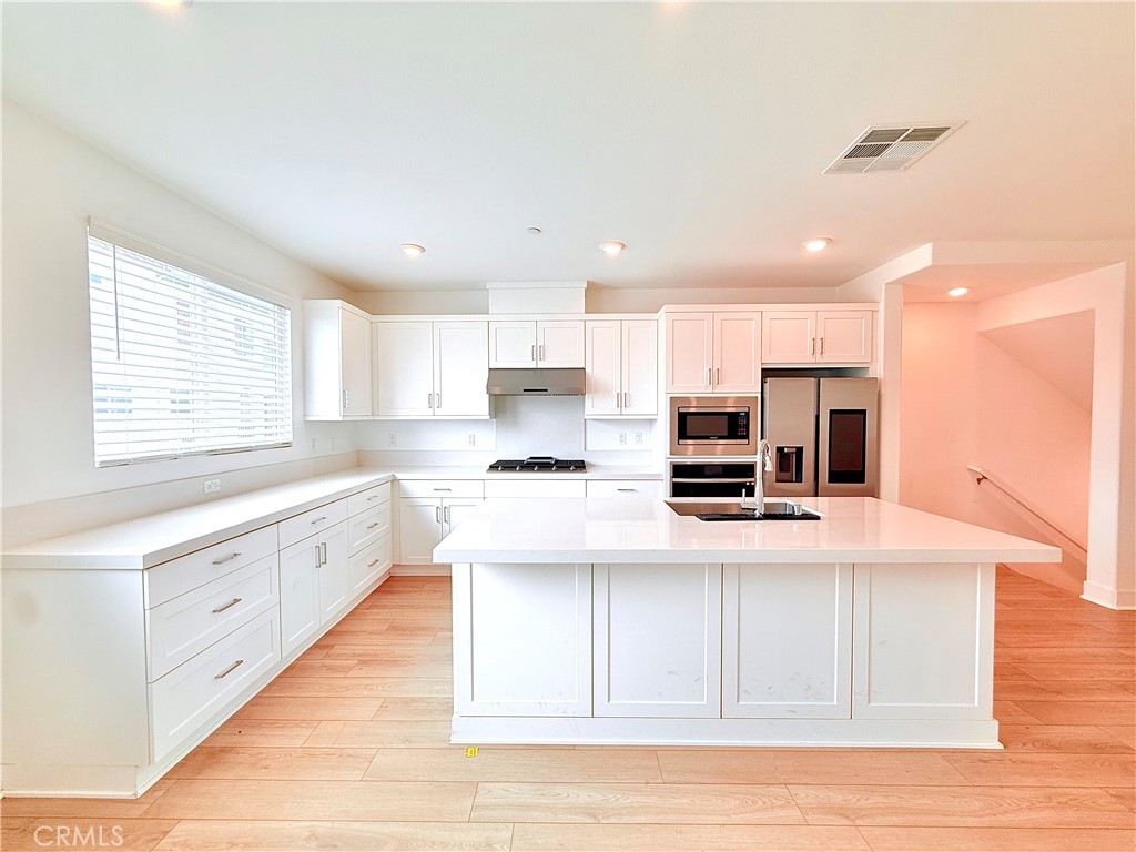 2750 W 182nd 111