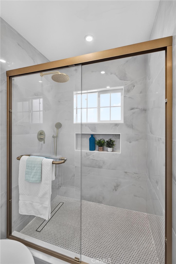 1223 W 23rd