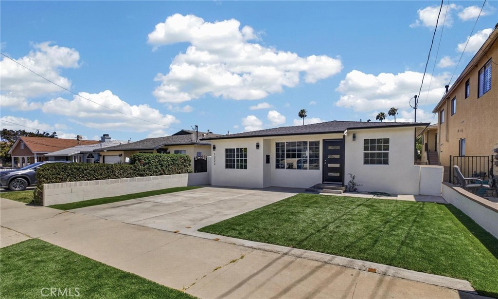 1223 W 23rd