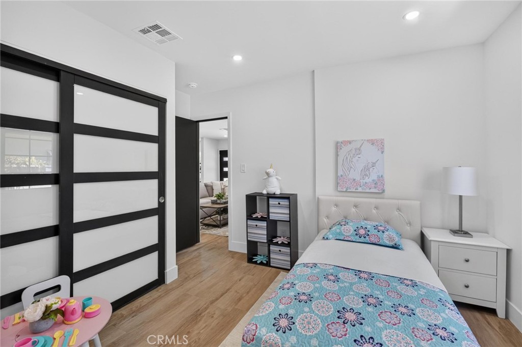 1223 W 23rd