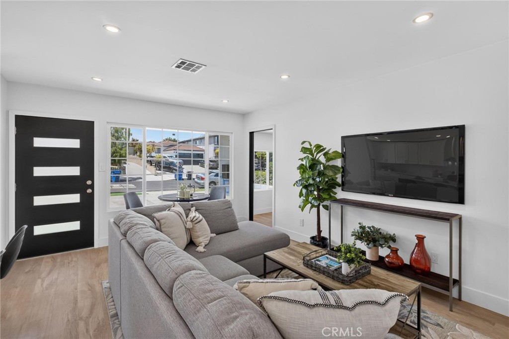 1223 W 23rd