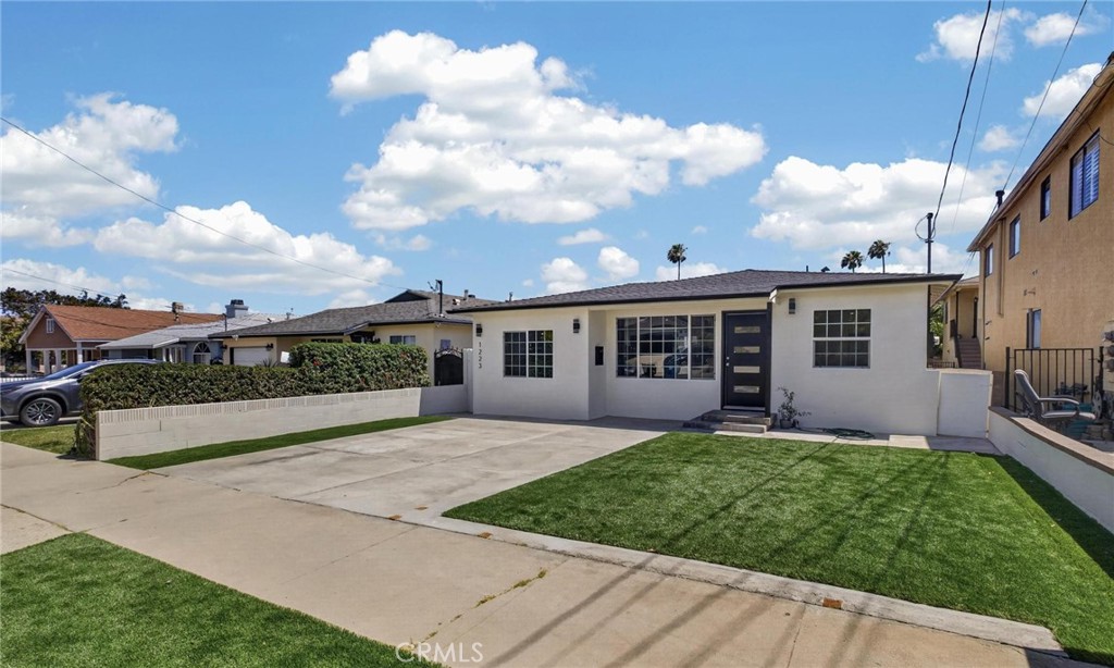 1223 W 23rd