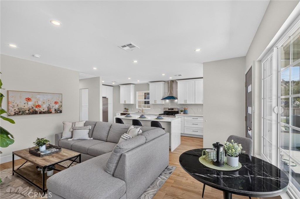 1223 W 23rd