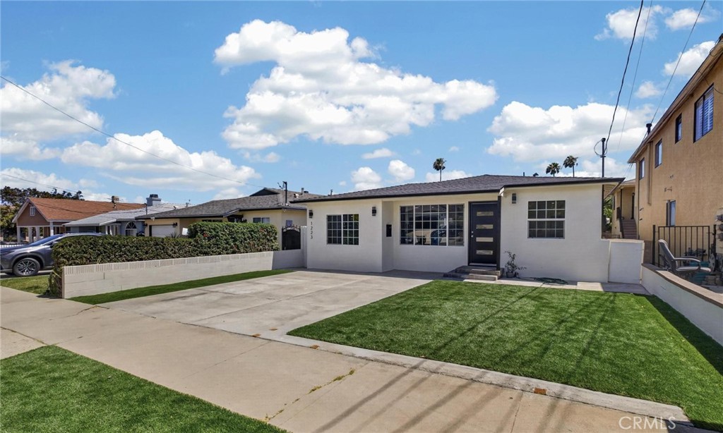 1223 W 23rd