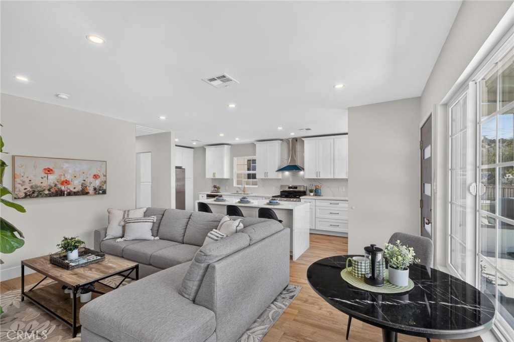 1223 W 23rd