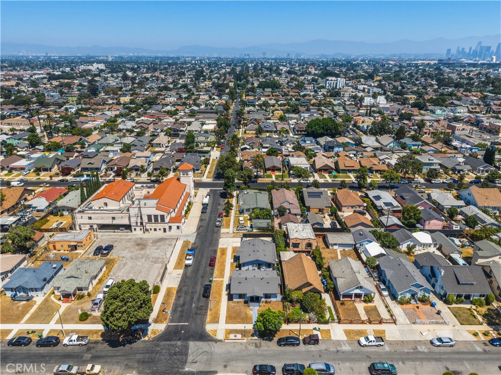 1457 W 52nd