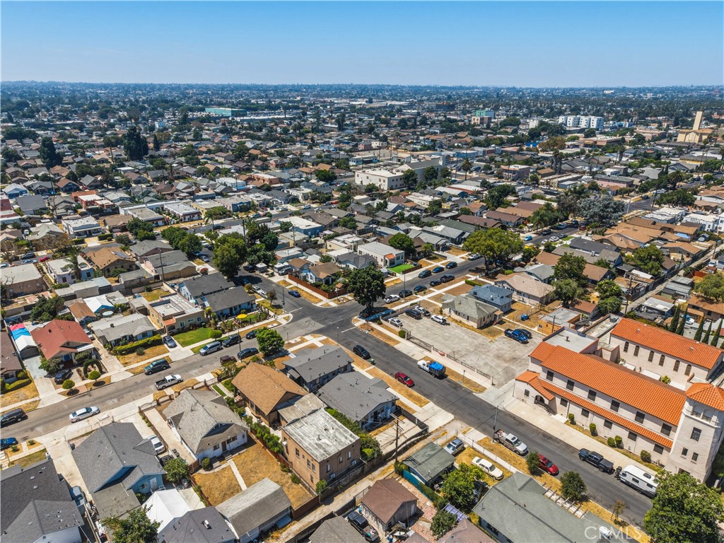 1457 W 52nd