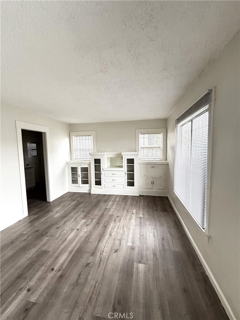 1457 W 52nd