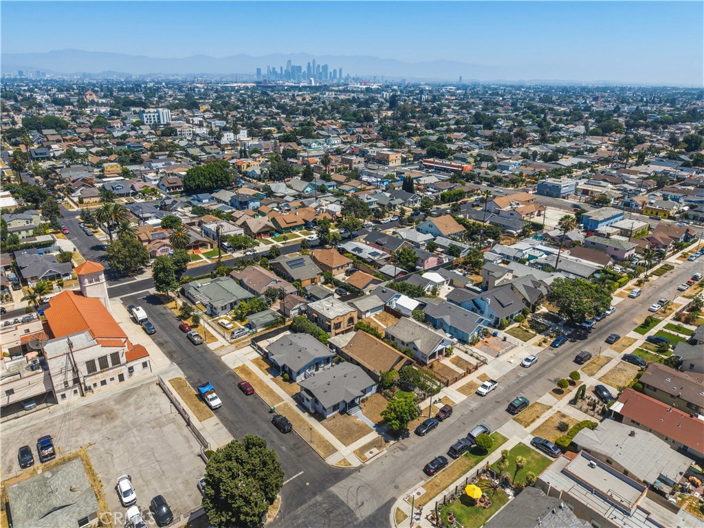 1457 W 52nd