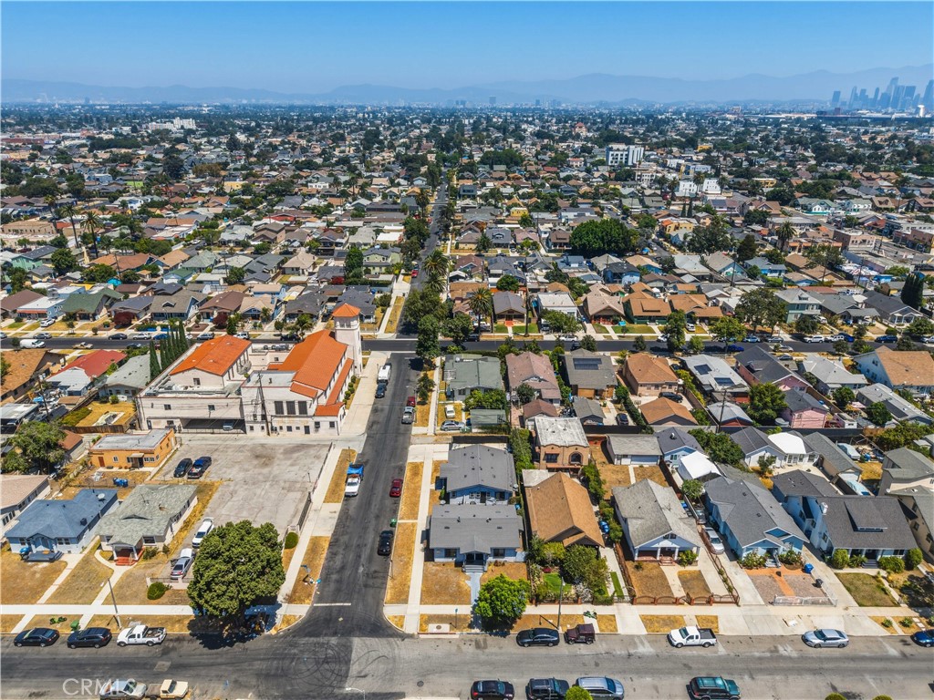 1457 W 52nd