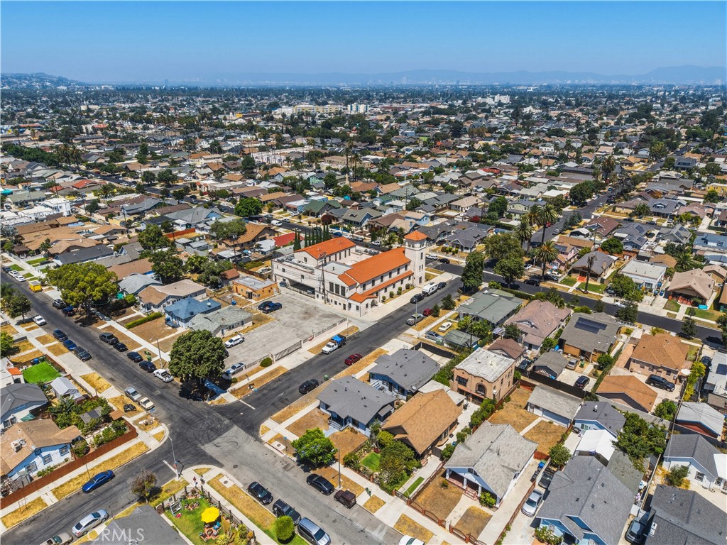 1457 W 52nd