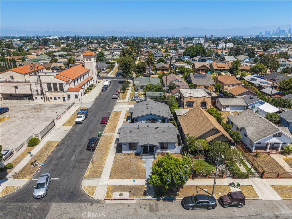 1457 W 52nd