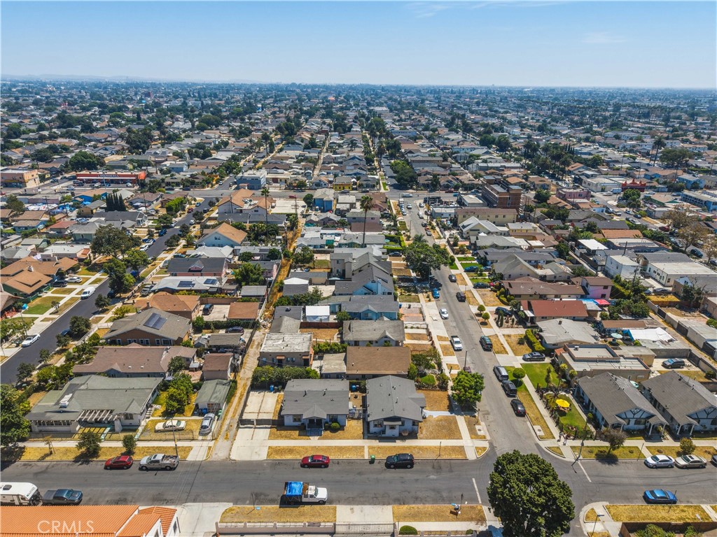 1457 W 52nd