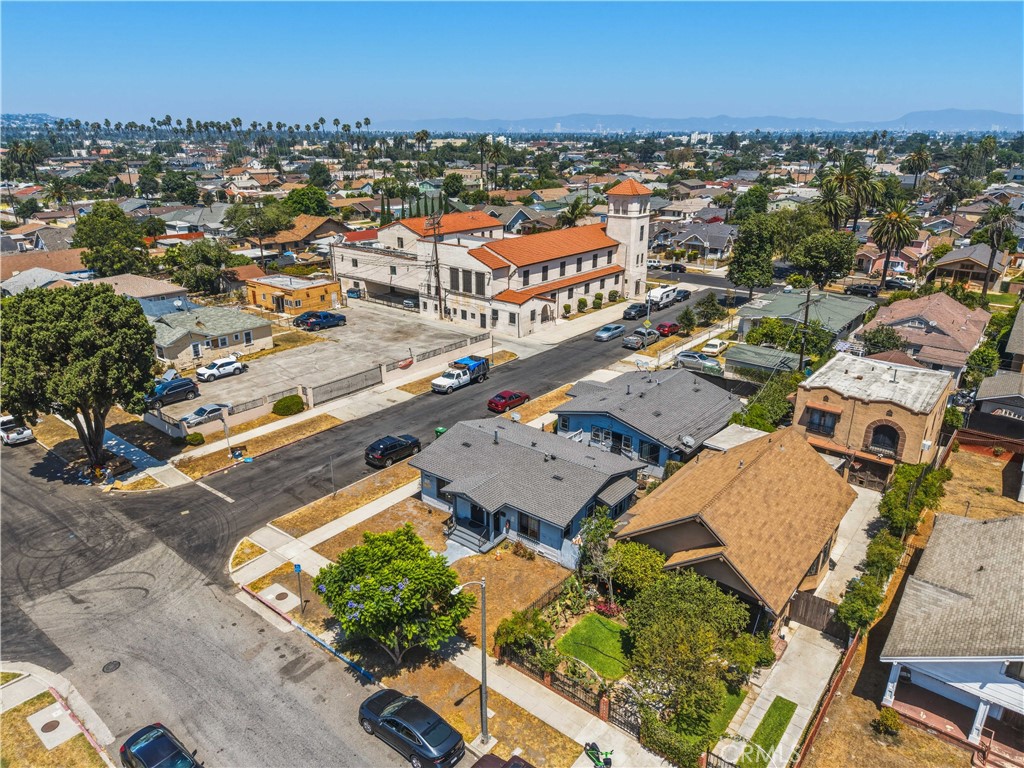 1457 W 52nd