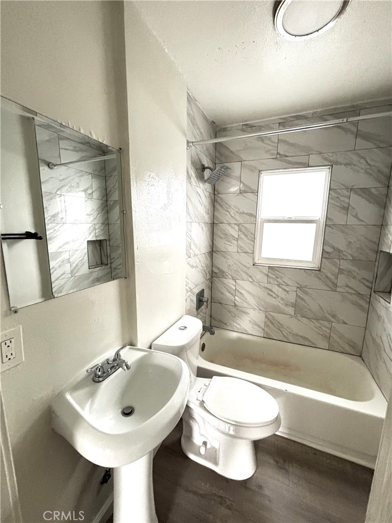 1457 W 52nd