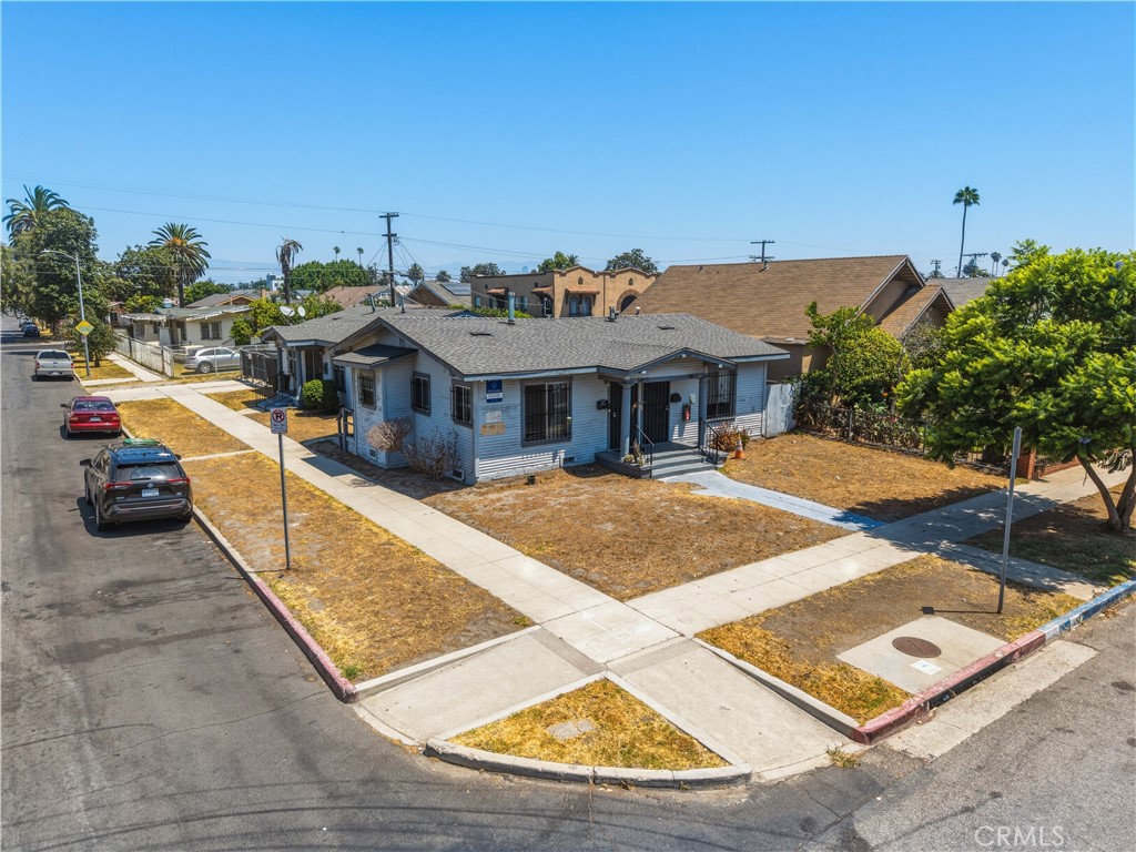 1457 W 52nd
