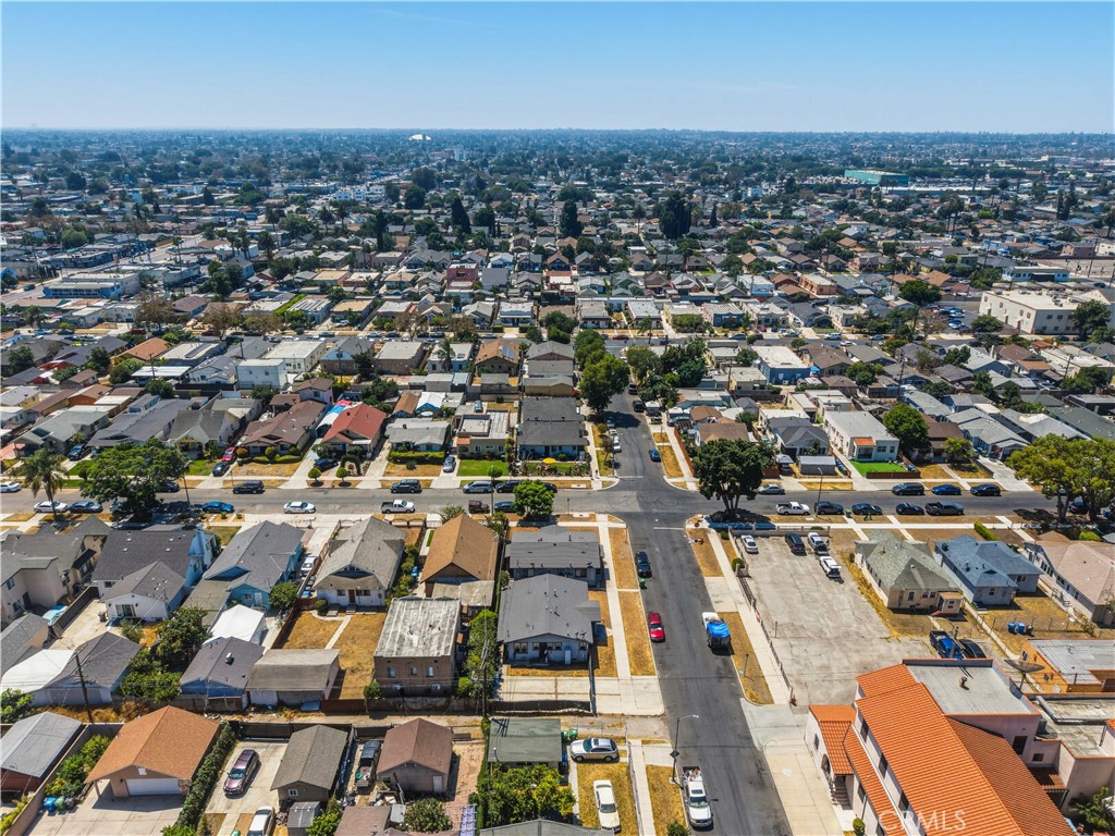 1457 W 52nd