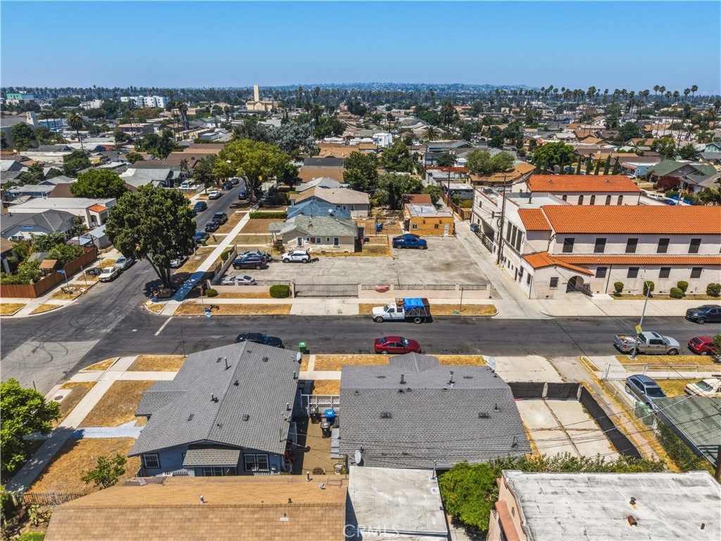1457 W 52nd