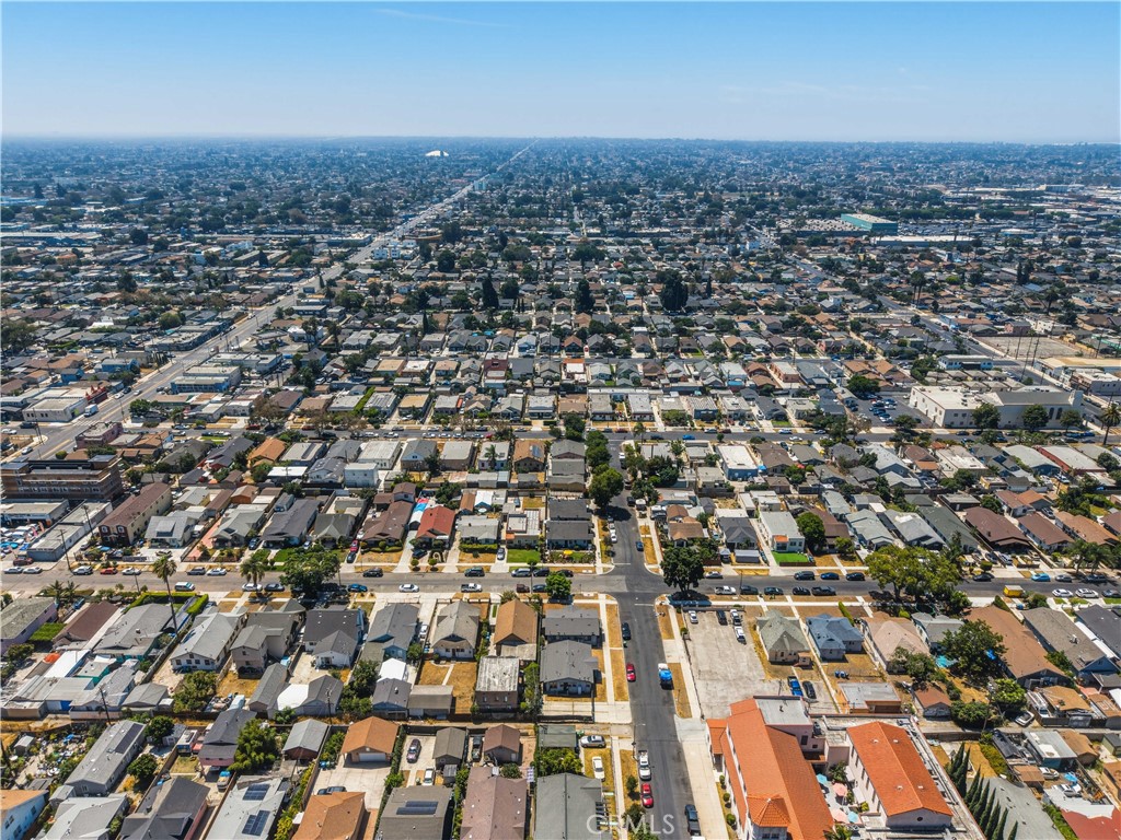 1457 W 52nd